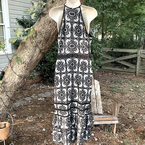 Banana Republic Black and White Floral Midi Dress - Picture 3 of 6